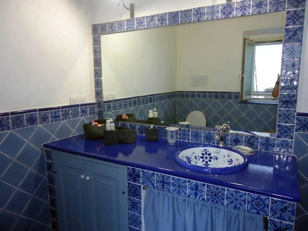 Villa Donatella Leni 0*,