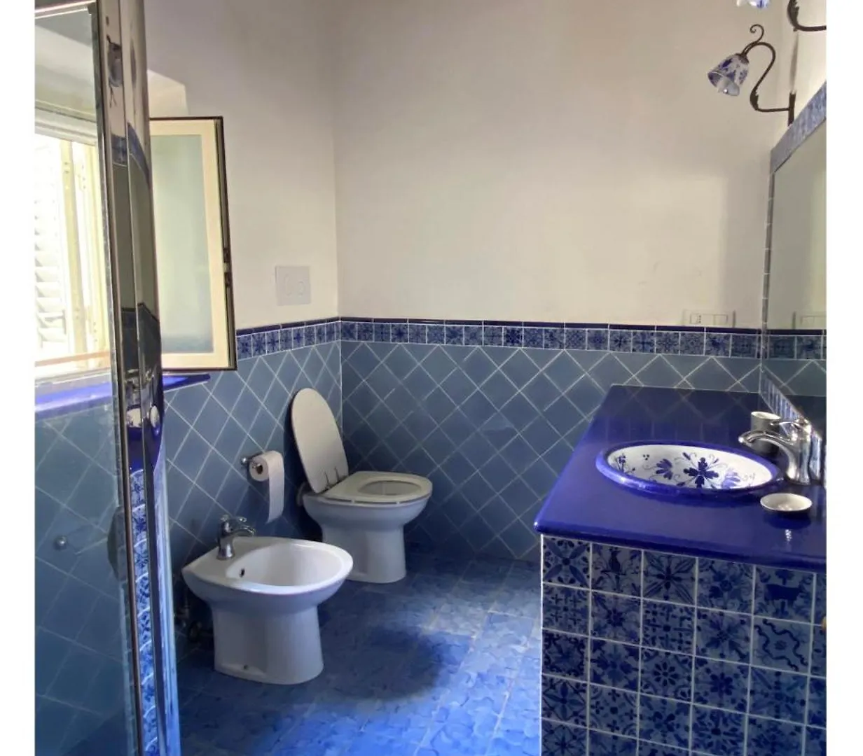 Villa Donatella Leni 0*,  Italia